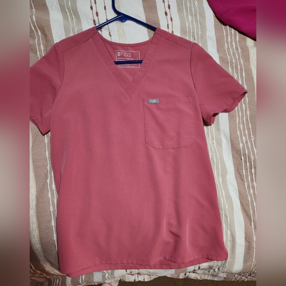 Figs Small Quartz One Pocket Scrub top
